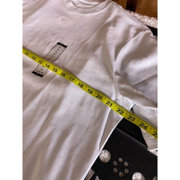 Nike Loose Fit Tee Women’s Size M White Crew Neck T-Shirt - Picture 7 of 7